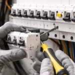 Como Escolher o Disjuntor e a Fiação Correta para Chuveiro Elétrico